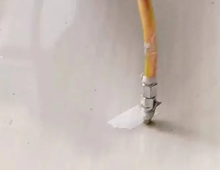 高密瓷砖空鼓维修公司专业解答在瓷砖铺贴过程中，如果使用的砂料过粗（如全部使用了粗砂），可能会导致以下问题